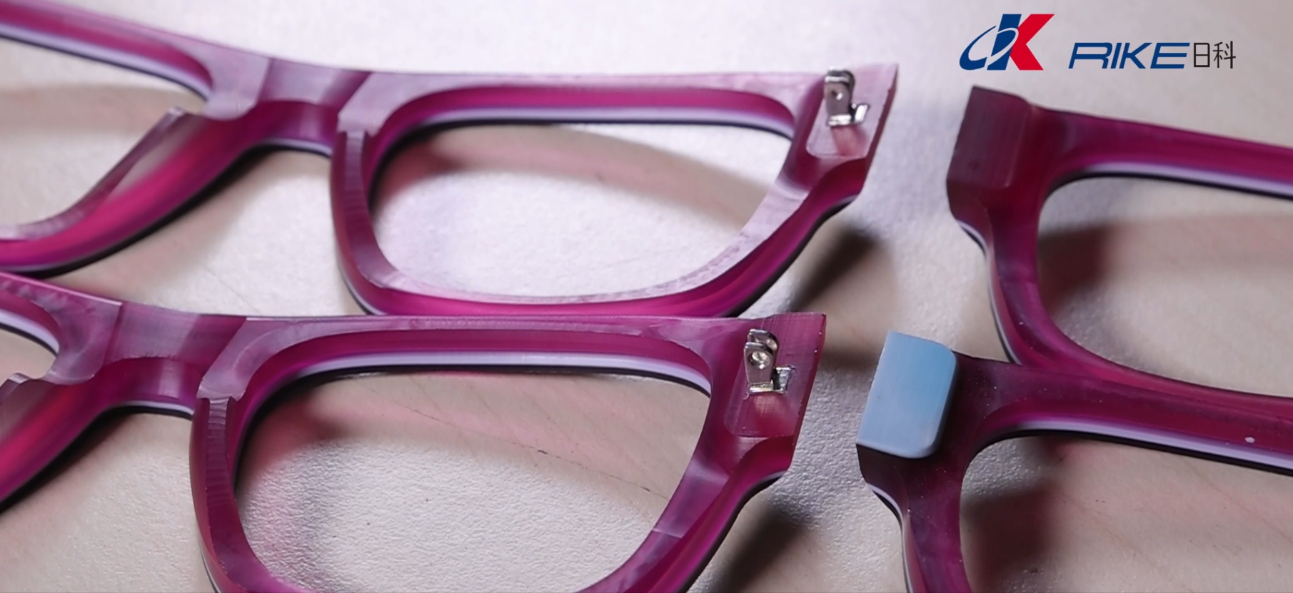 Fully Automatic Eyeglass Hinge Insertion Machine